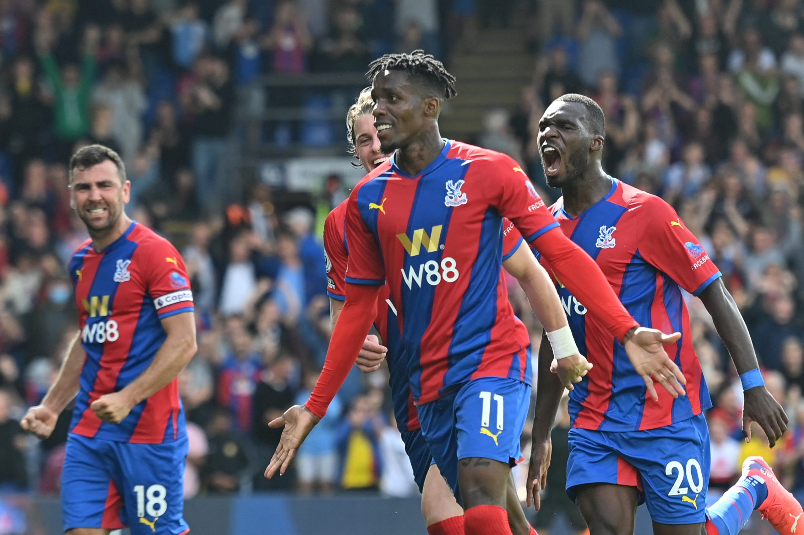 10-man Arsenal sink Crystal Palace to extend perfect start