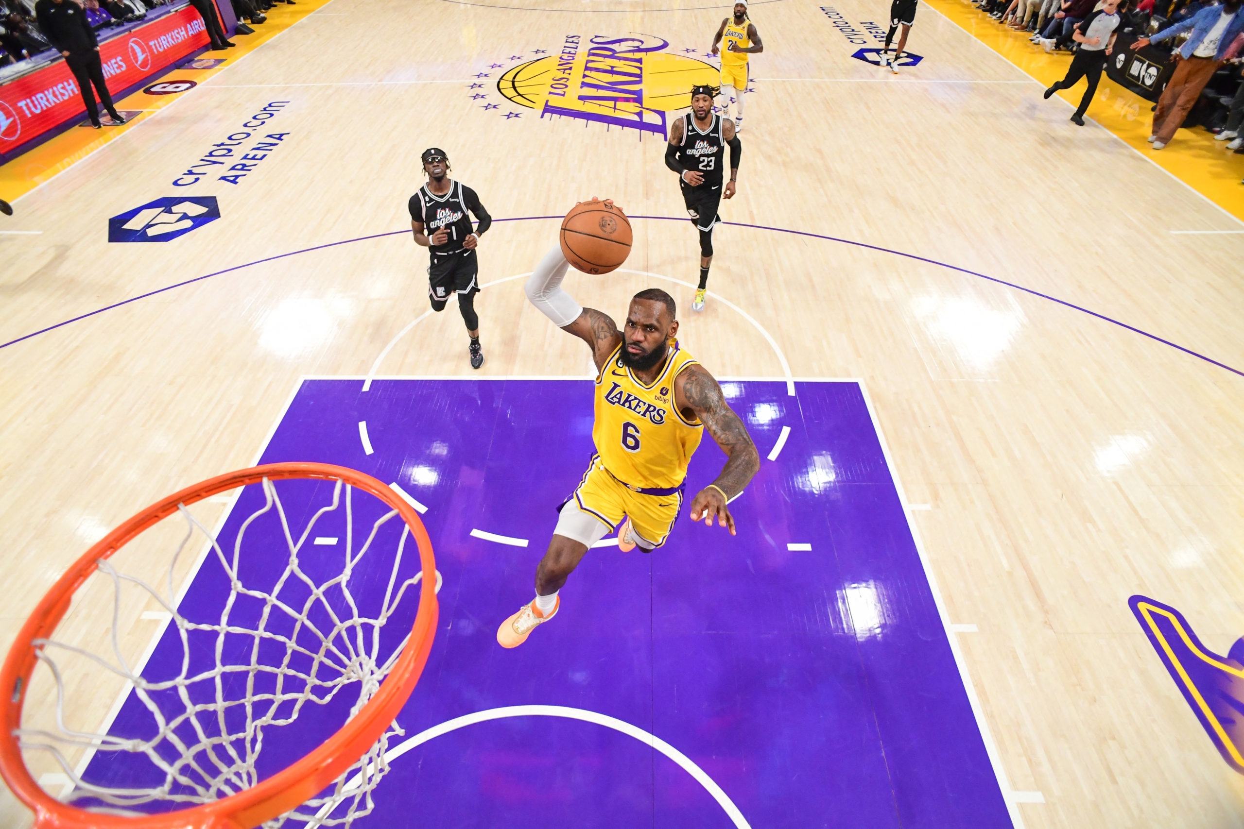 LeBron James' reverse dunk against Rockets captured in stunning photo 