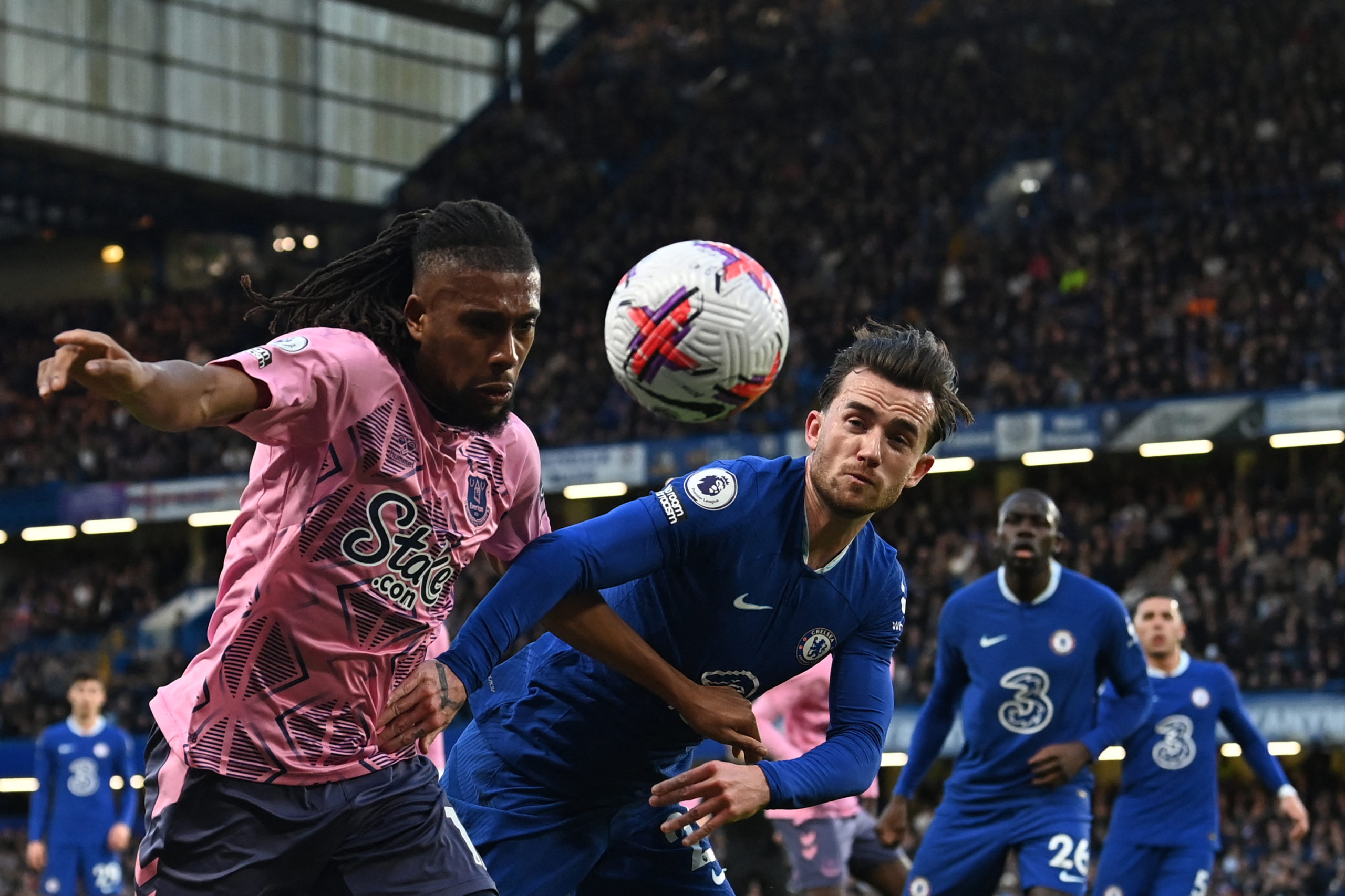 Simms strikes late as Everton earn valuable draw at Chelsea – SportsDesk