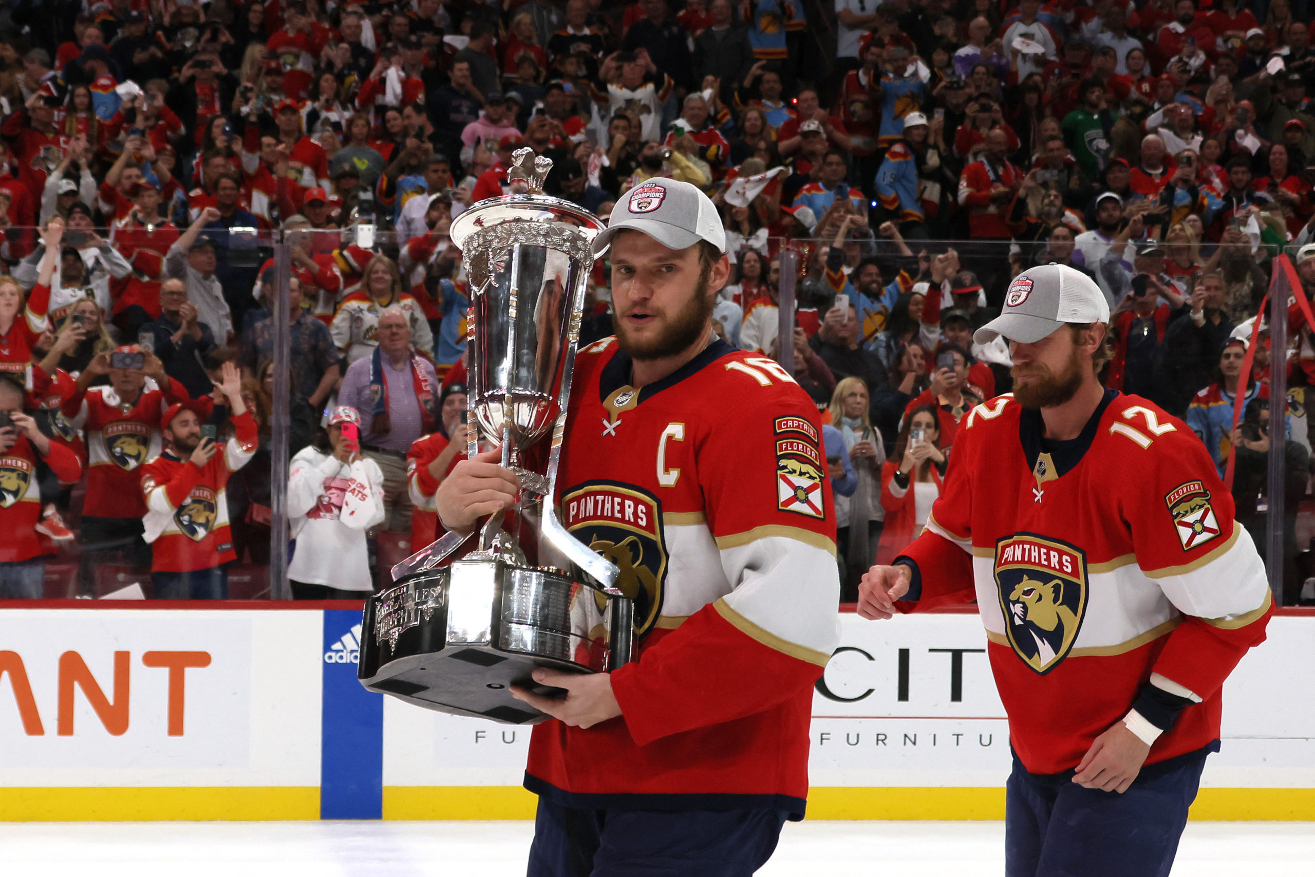 Florida Panthers complete season sweep of Stanley Cup Final