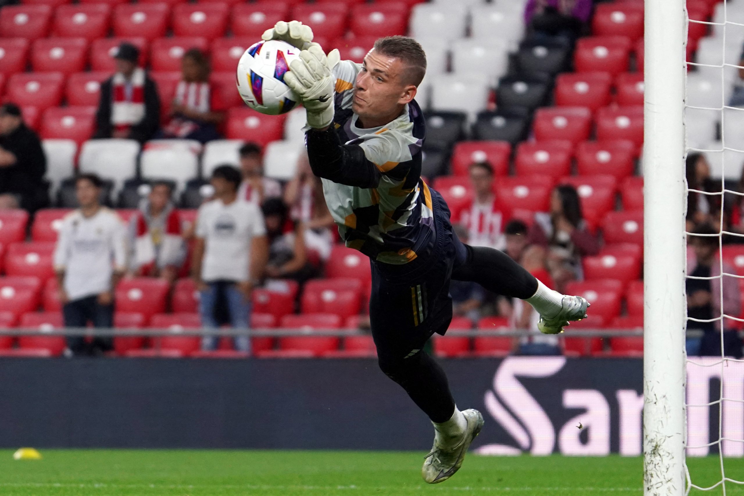 Real Madrid keeps Lunin as starting goalie