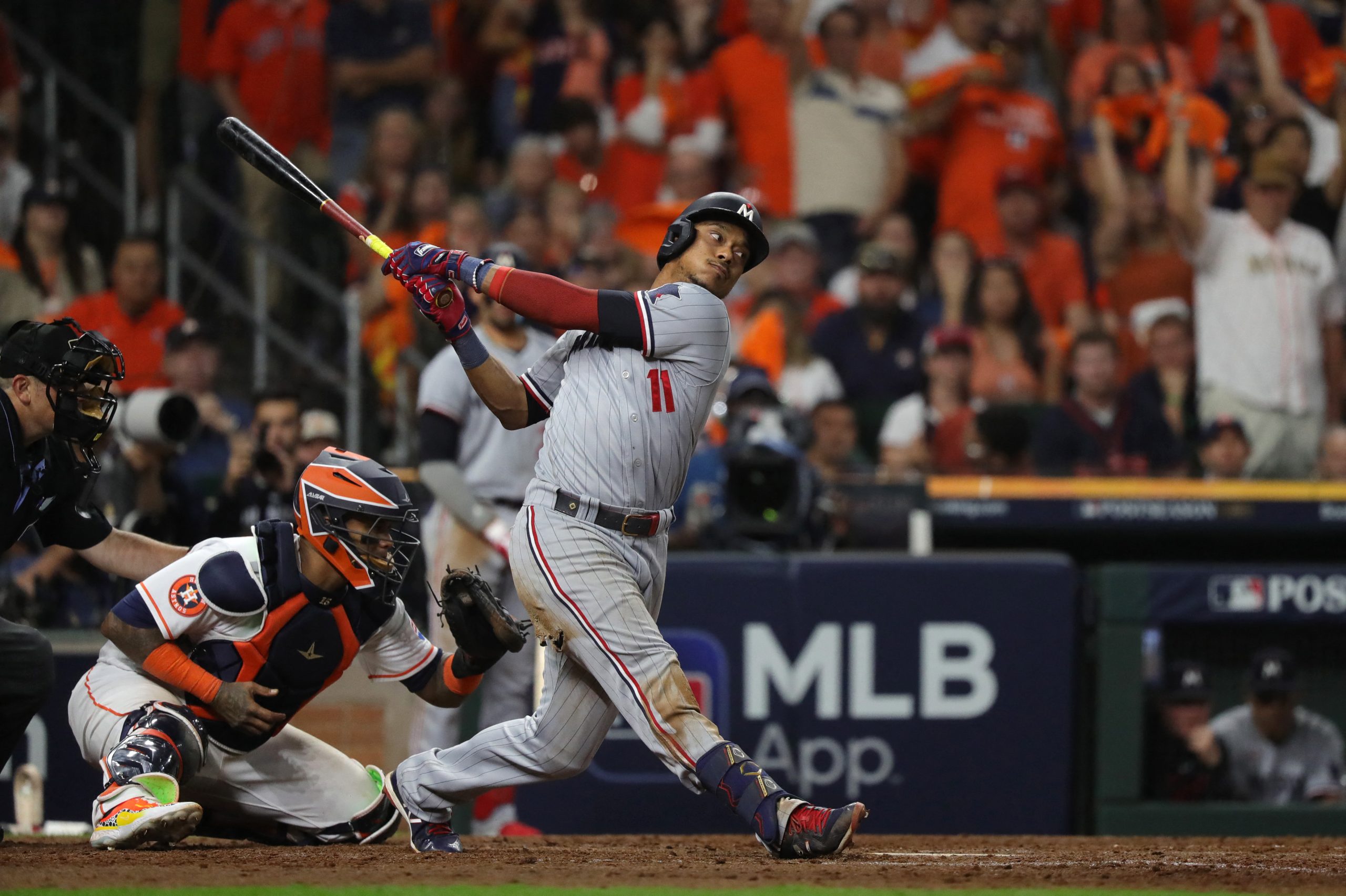 Yordan Alvarez's three-run homer lifts Houston Astros to World