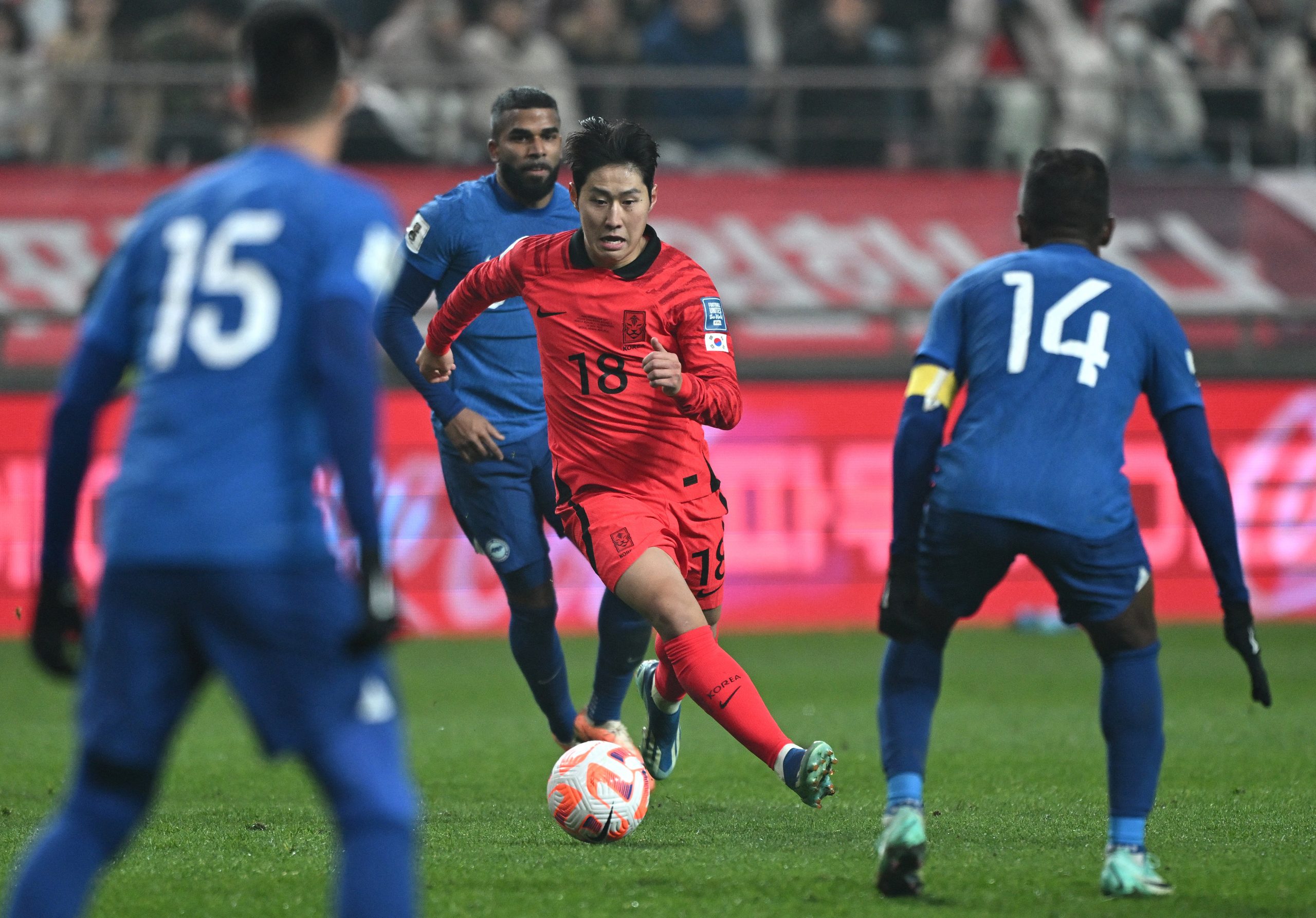Lee must stay humble, says South Korea manager Klinsmann of PSG playmaker